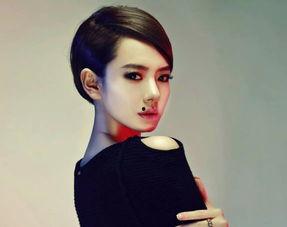 短发女神吃瓜,短发女神的瓜田奇遇记