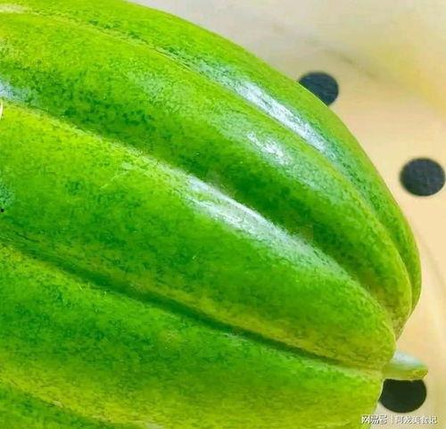 月下吃瓜的人,揭秘人生百态的闲情逸致