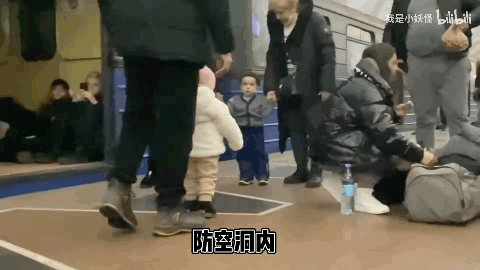 战地记者吃瓜趣事,战火中的甜蜜瞬间