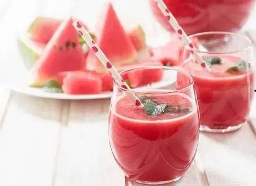 问女儿多大 吃瓜,揭秘吃瓜小公主的年龄之谜