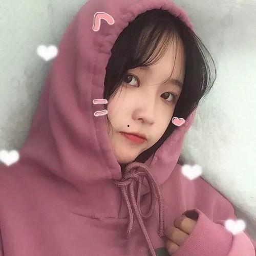 女生头像真人吃瓜,美女真人吃瓜，镜头下的清新瞬间