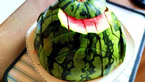 梦见儿子买瓜吃瓜,儿子买瓜吃瓜的温馨启示