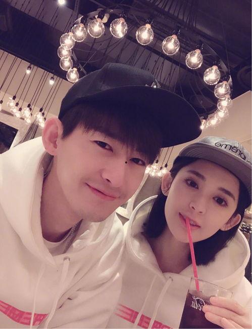 朋友分手情侣吃瓜,情侣分手背后的甜蜜与苦涩