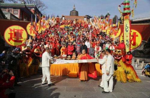 济公参加庙会吃瓜