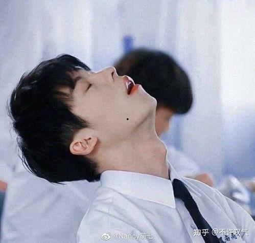 许光汉吃瓜吃自己头上,太可爱了！