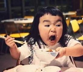 蒙眼吃瓜大妈视频,太神奇了！