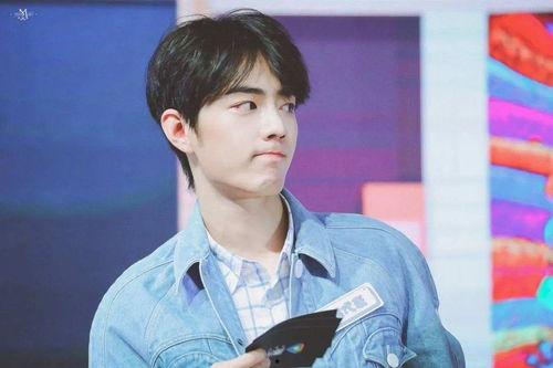 肖战吃冰瓜是真的吗图片