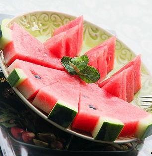 带着顾客吃瓜,品味生活百态